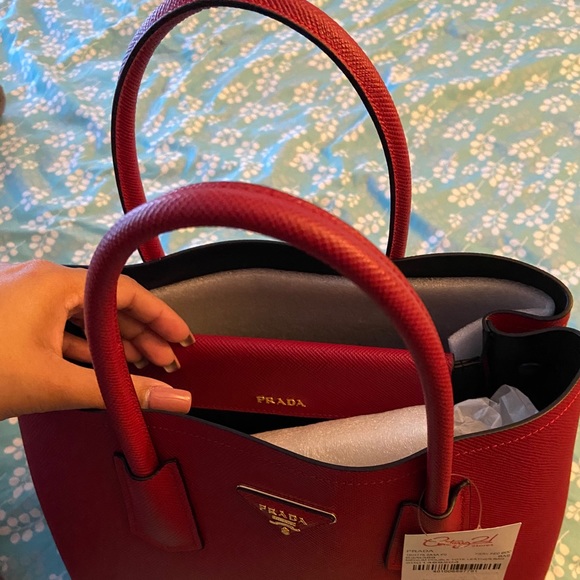 Prada tote - Picture 4 of 5